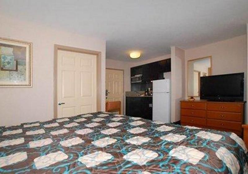Suburban Studios Avondale Room photo